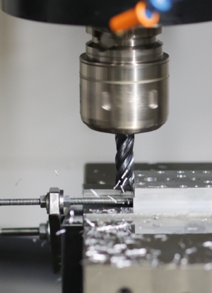 その他にもNC旋盤加工、マシニング加工、穴開け、タップ、フライス加工